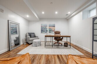 884 Adams St, Unit 1 in Boston, MA - Foto de edificio - Building Photo
