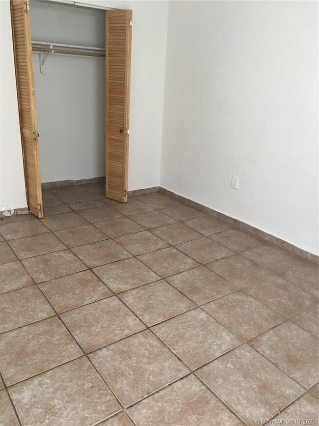 10800 N Kendall Dr-Unit -O5 in Miami, FL - Building Photo - Building Photo