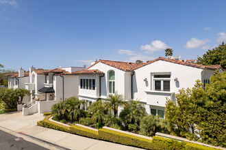 401 Seaward Rd in Corona Del Mar, CA - Foto de edificio - Building Photo