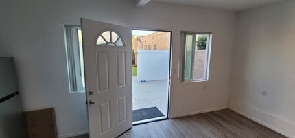 2167 Casa Grande St, Unit B3 in Pasadena, CA - Foto de edificio - Building Photo