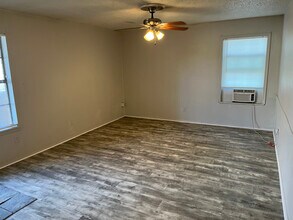 5706 Brownfield Dr in Lubbock, TX - Building Photo - Building Photo