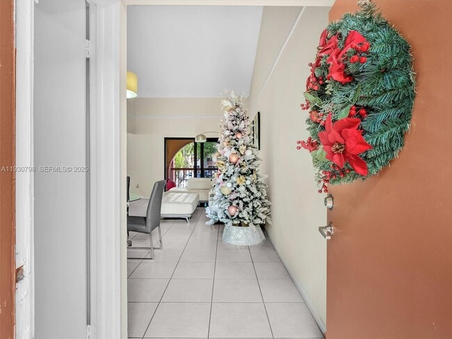 10241 NW 9th St Cir in Miami, FL - Building Photo - Building Photo