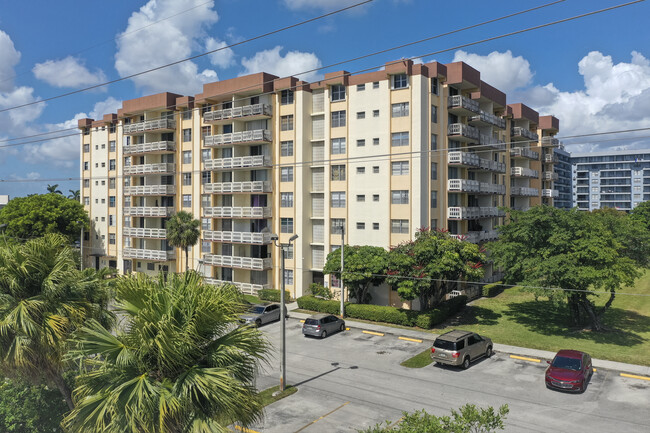 Parkway Towers in Miami, FL - Building Photo - Building Photo