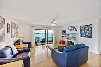 330 Kon Tiki Dr, Unit C302 in Naples, FL - Building Photo - Building Photo