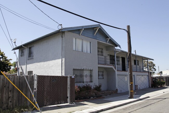 10717 Myers St in Oakland, CA - Building Photo - Building Photo