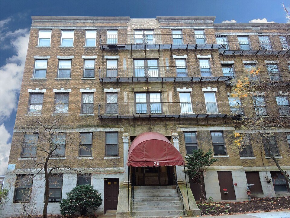 70 Strathmore Rd, Unit 11A in Boston, MA - Foto de edificio