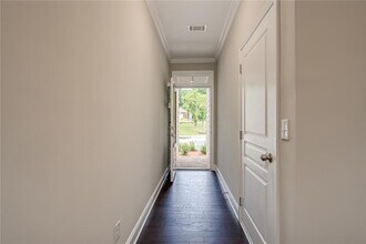 1856 Terrewood Dr in Atlanta, GA - Foto de edificio - Building Photo