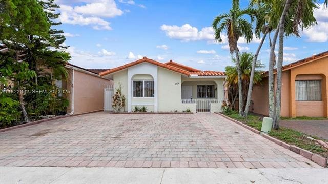 2524 W 65th St in Hialeah, FL - Building Photo - Building Photo