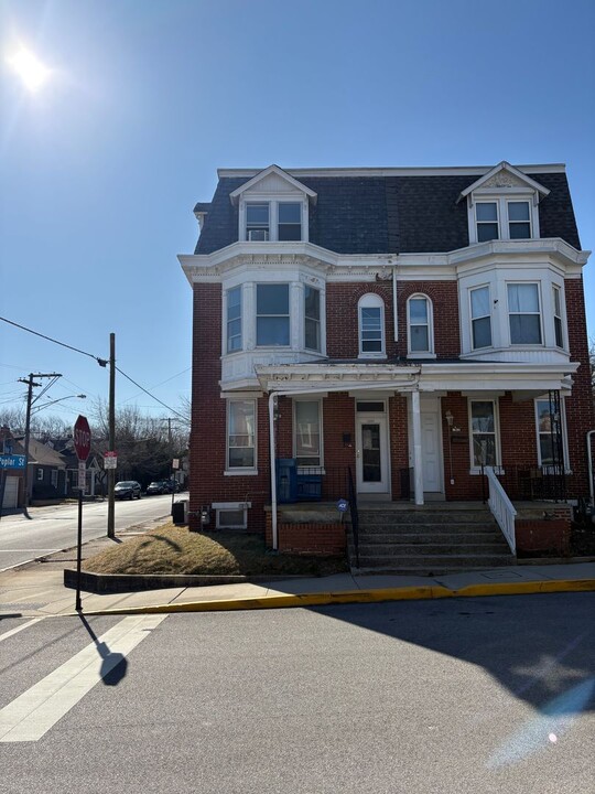 1300 W Poplar St in West York, PA - Building Photo