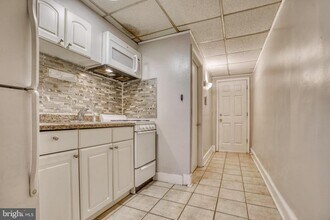 1208 N Calvert St in Baltimore, MD - Building Photo - Building Photo