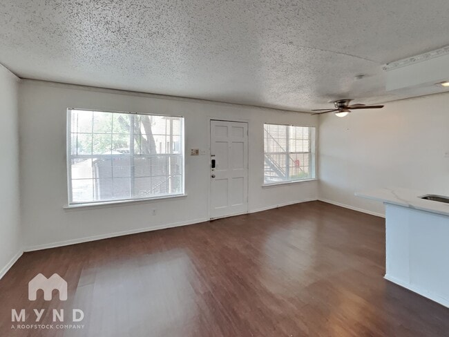 property at 3624 Parkridge Dr