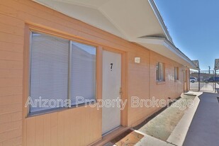 1702 W Vogel Ave in Phoenix, AZ - Foto de edificio - Building Photo