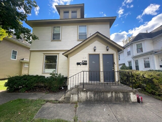 617 Portage Ave in South Bend, IN - Building Photo