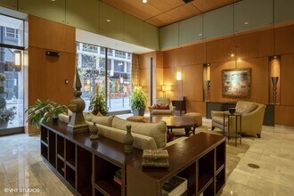 208 W Washington St in Chicago, IL - Foto de edificio - Building Photo