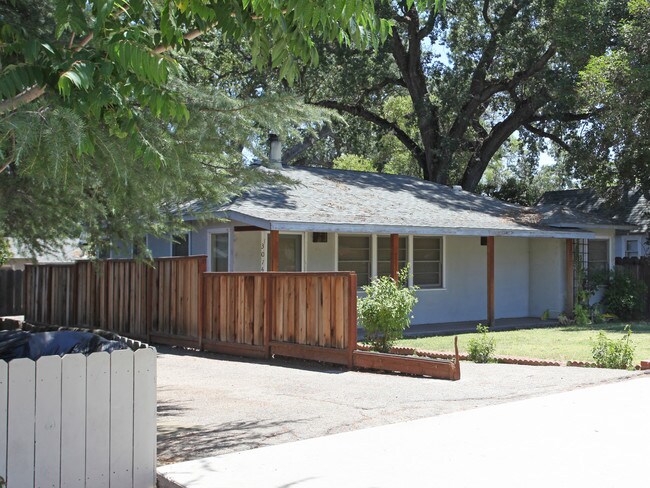 3014 Spring St in Paso Robles, CA - Foto de edificio - Building Photo