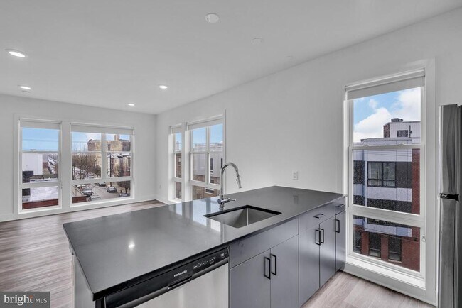 330 Cecil B. Moore Ave in Philadelphia, PA - Building Photo - Building Photo