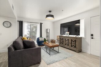 2360 SW Archer Rd in Gainesville, FL - Foto de edificio - Building Photo