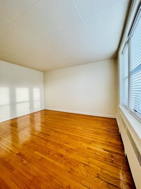 81 Chestnut St, Unit 111 in Rutherford, NJ - Building Photo