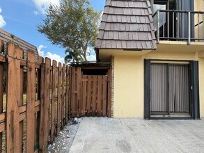 731 Springdale Cir in Palm Springs, FL - Building Photo - Building Photo