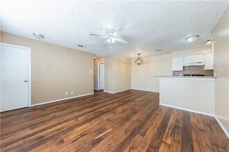 2604 S Bagdad Rd-Unit -B in Leander, TX - Building Photo - Building Photo