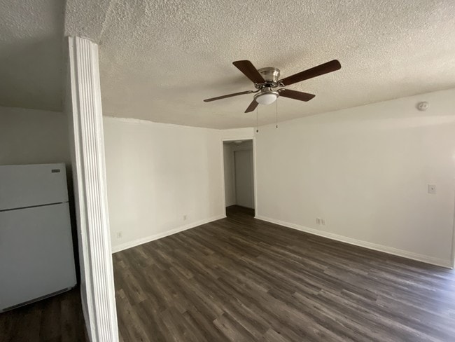 4542 W 17th St, Unit 1 in Los Angeles, CA - Building Photo - Building Photo