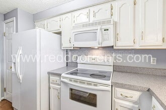 9479 Sandpiper W Dr in Indianapolis, IN - Building Photo - Building Photo