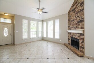 817 Clover Hill Ln in Cedar Hill, TX - Building Photo - Building Photo