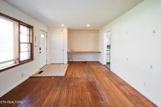 548 Murray Rd NW in Knoxville, TN - Foto de edificio - Building Photo
