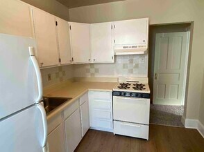 63 W Sharpnack St, Unit 3 in Philadelphia, PA - Building Photo - Building Photo