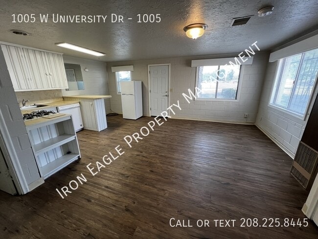 property at 1005 W University Dr