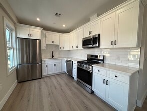 130 Elm St in Newark, NJ - Building Photo - Building Photo