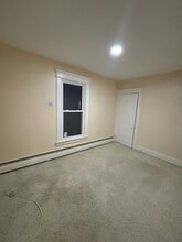 85 Jackson St, Unit 2 Fl in Ansonia, CT - Foto de edificio - Building Photo