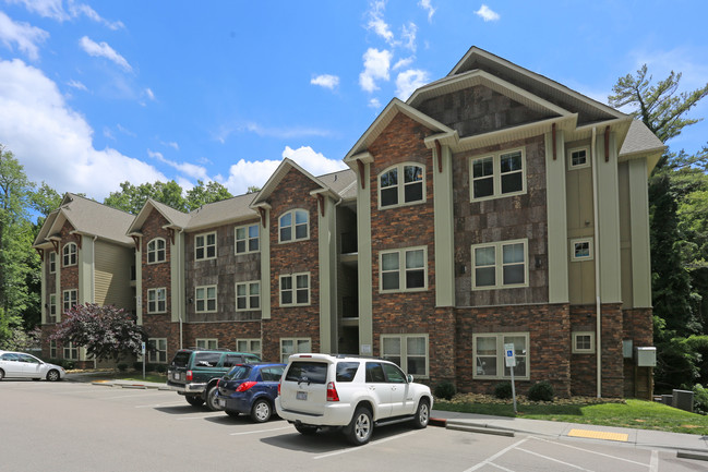 Village of Glen Wilde in Boone, NC - Foto de edificio - Building Photo