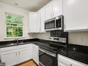 9308 Paul Dr in Manassas Park, VA - Building Photo - Building Photo
