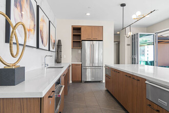 Residences at Lake Merritt in Oakland, CA - Foto de edificio - Building Photo