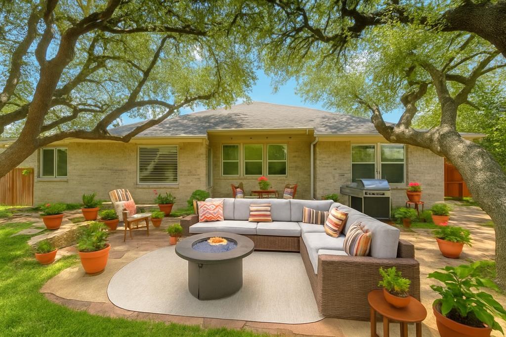 360 Canterbury Dr in Austin, TX - Building Photo