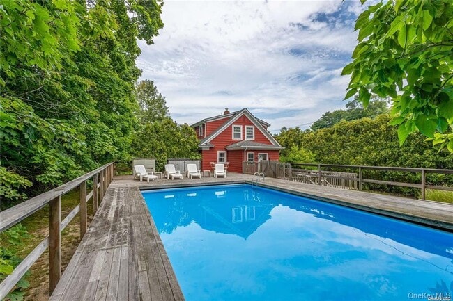 30 Vail Ave in East Quogue, NY - Building Photo - Building Photo