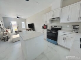 Hummingbird Apartments in Pharr, TX - Building Photo