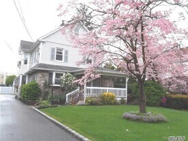 19 Mill Ln in Halesite, NY - Building Photo