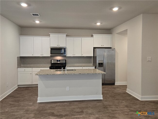 1420 Parkwood in Seguin, TX - Building Photo - Building Photo