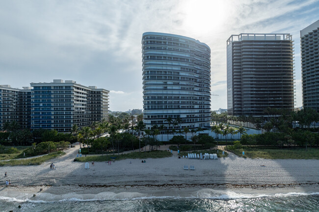 Majestic Tower in Bal Harbour, FL - Foto de edificio - Building Photo