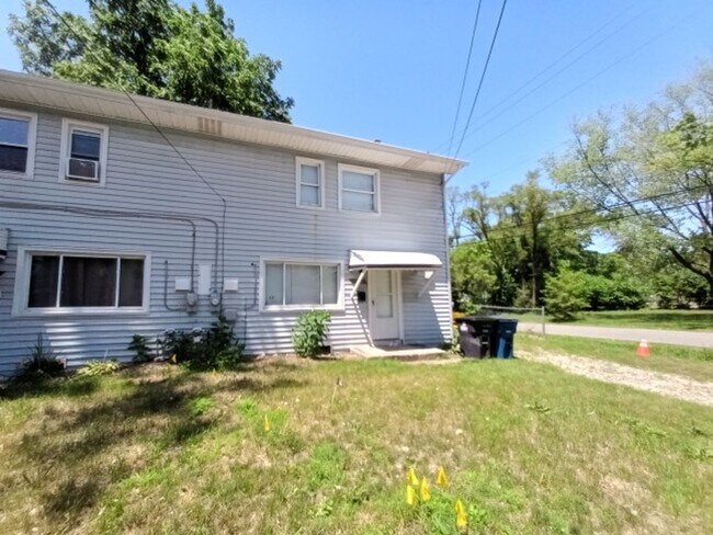 2263 Delton Ct in Westland, MI - Building Photo - Building Photo