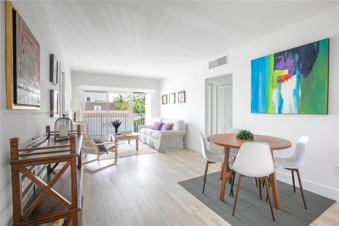 290 Sunrise Dr in Key Biscayne, FL - Building Photo