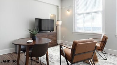 187 N Church St in Spartanburg, SC - Foto de edificio - Building Photo