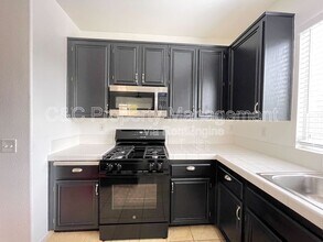 779 El Caballo Dr in Oceanside, CA - Foto de edificio - Building Photo