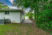 2108 Leesburg Rd in Columbia, SC - Foto de edificio - Building Photo