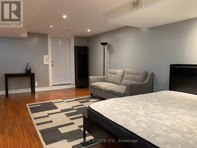7122 Para Pl in Mississauga, ON - Building Photo - Building Photo