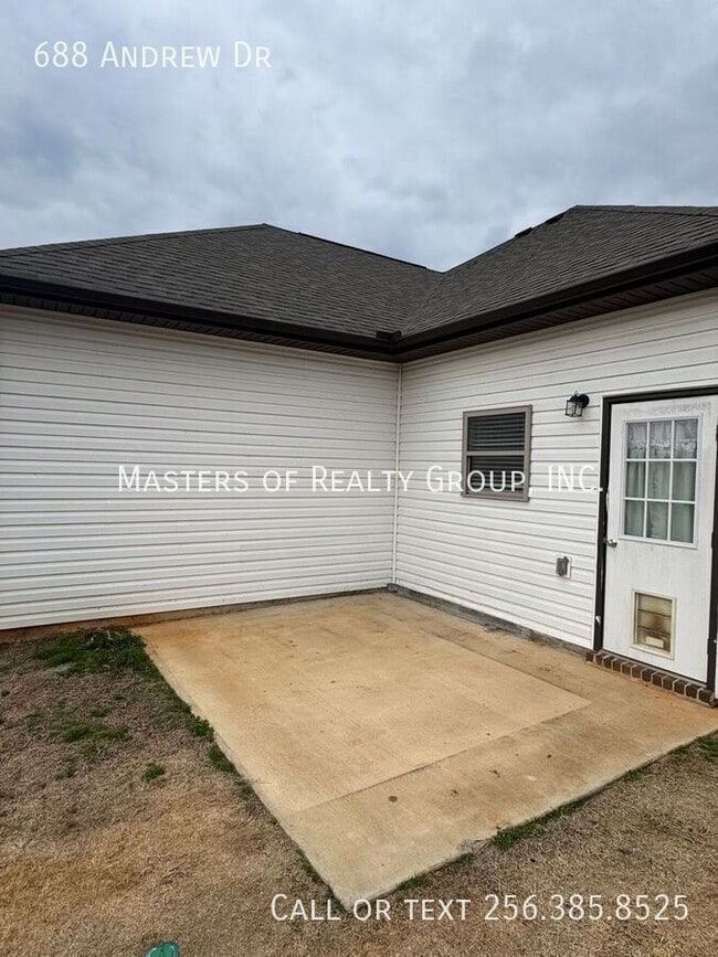 688 Andrew Dr in Weaver, AL - Building Photo - Building Photo
