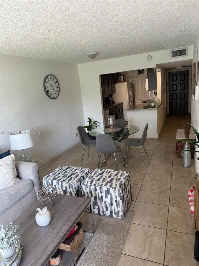 9984 Nob Hill Ct in Sunrise, FL - Building Photo - Building Photo