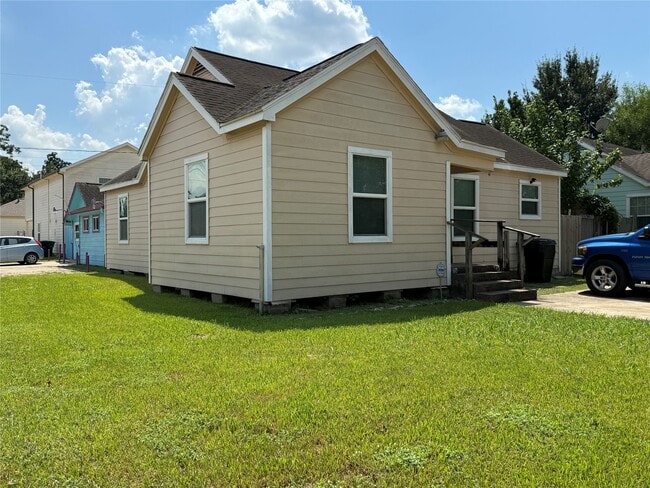 6946 Moss Rose St in Houston, TX - Building Photo - Building Photo